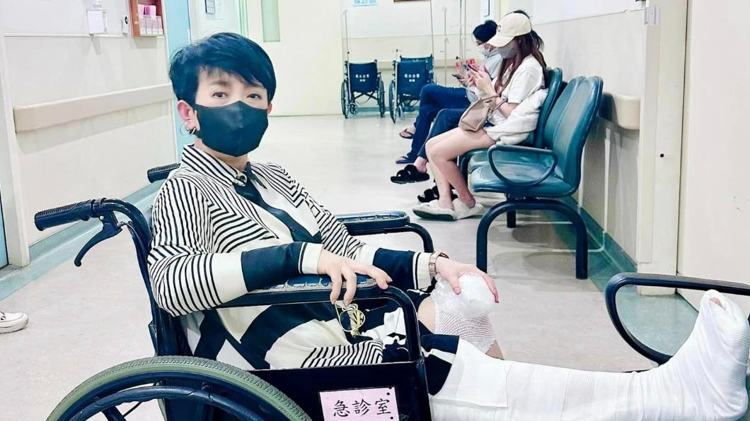 不只班鐵翔!65歲玉女歌手人行道重摔「膝蓋骨裂」 處理後續曝光
