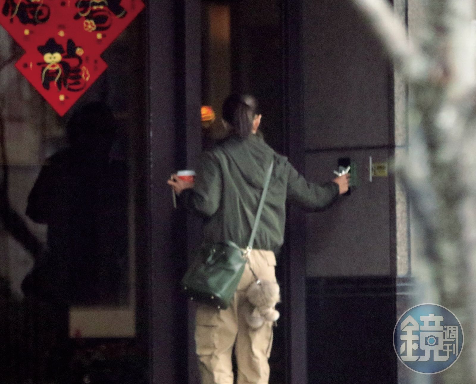 13:04 侯怡君與蕭大陸的家就在民視附近,不過她現在滿多時間待在新北萬里山上另個家。(圖/鏡週刊)