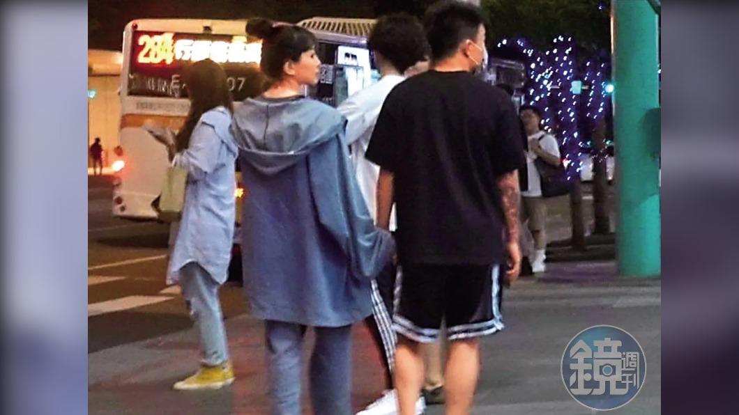 當街牽手「三寶媽人妻」還在家自拍!Toyz護愛舉動全被抓包