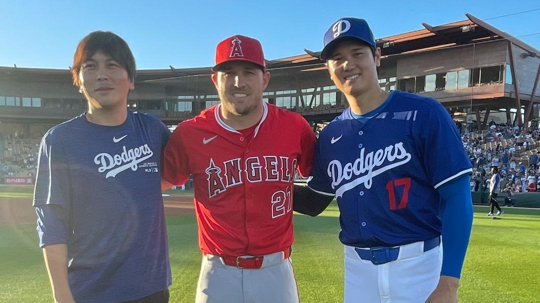 大谷翔平與水原一平、楚奧特合照。(圖/翻攝自天使隊官方推特)