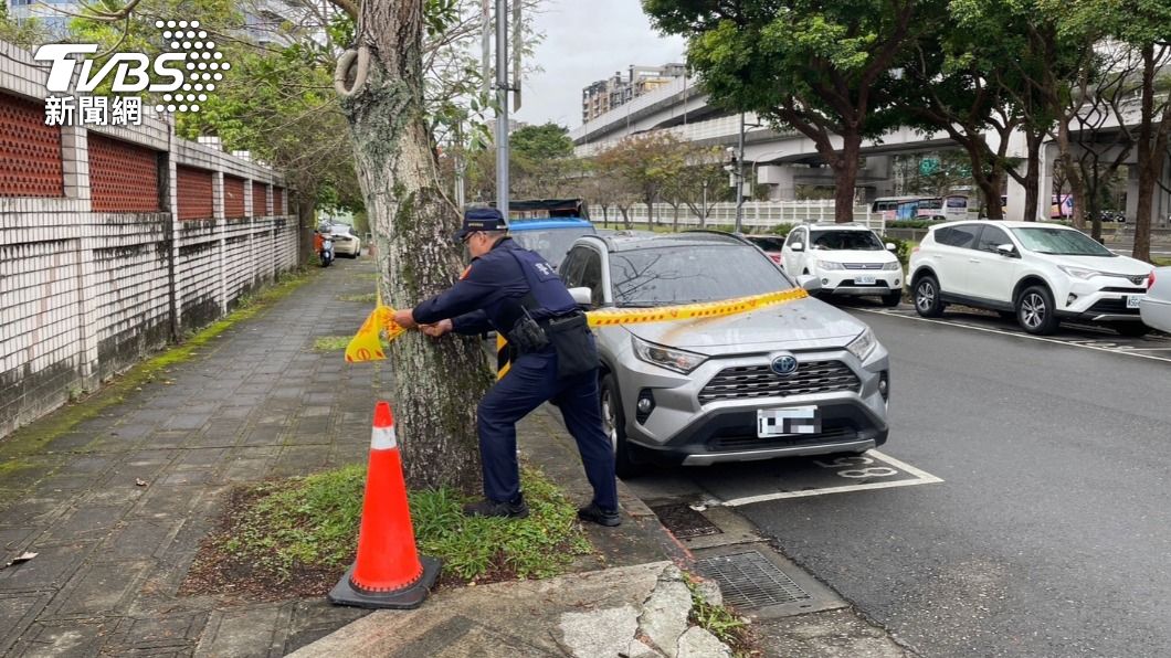 快訊/內湖收費員見男駕駛叫不醒 警消破門驚見他已死亡