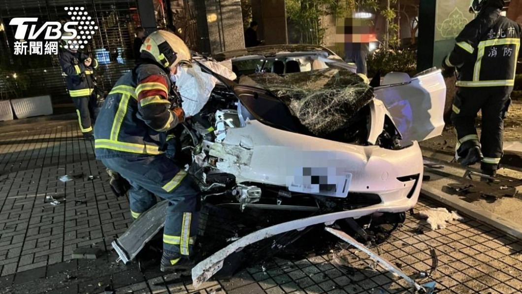 醉駕特斯拉害死同事 內科CEO當庭掏400萬支票求解禁