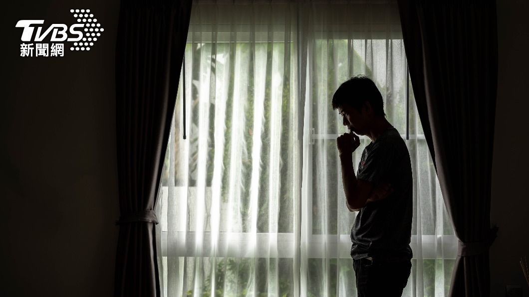 女子請病假在家 睡醒赫見「老闆站在床前」:嚇到不敢動