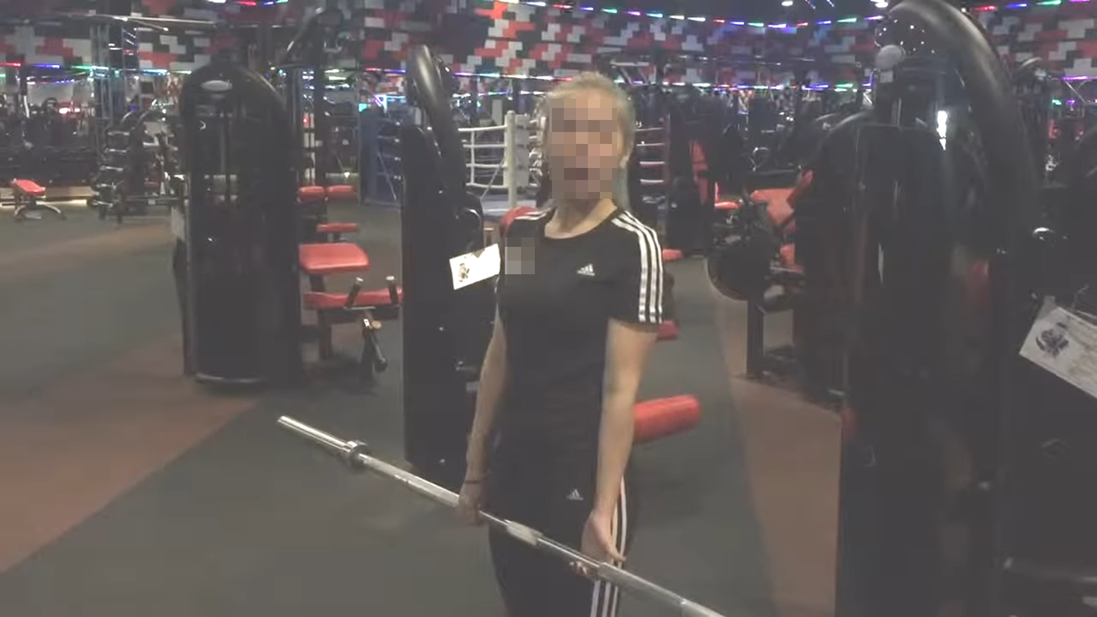 劉姓女科員長年健身,還曾在分享健身技巧。(圖/翻攝自YouTube)