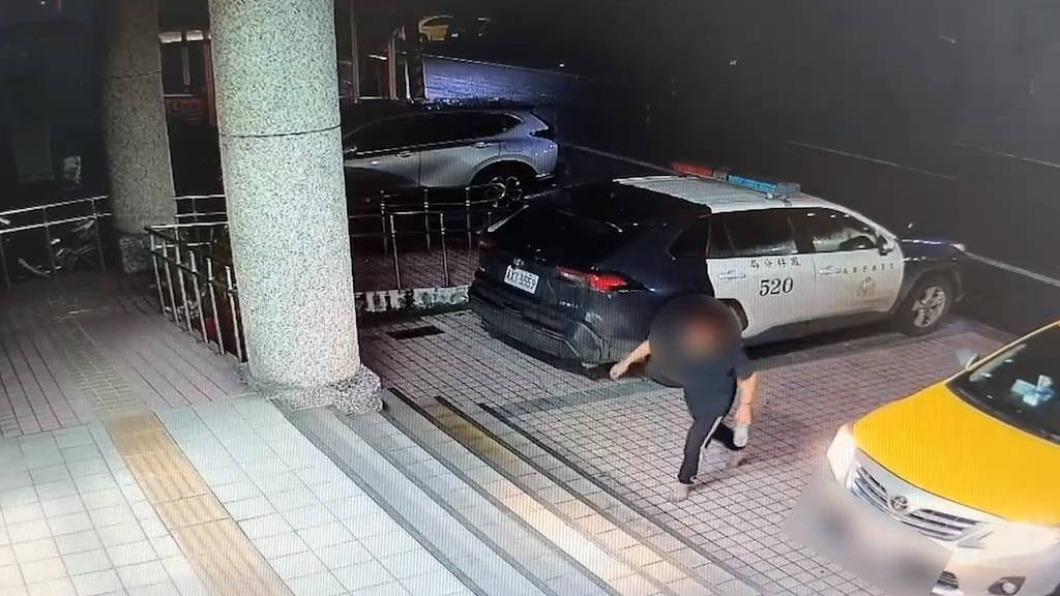 胡姓男子逃脫後,最終搭乘計程車前往鳳林分局光復派出所報案,警方隨即協助其送醫,並通報玉里分局。(TVBS/圖)