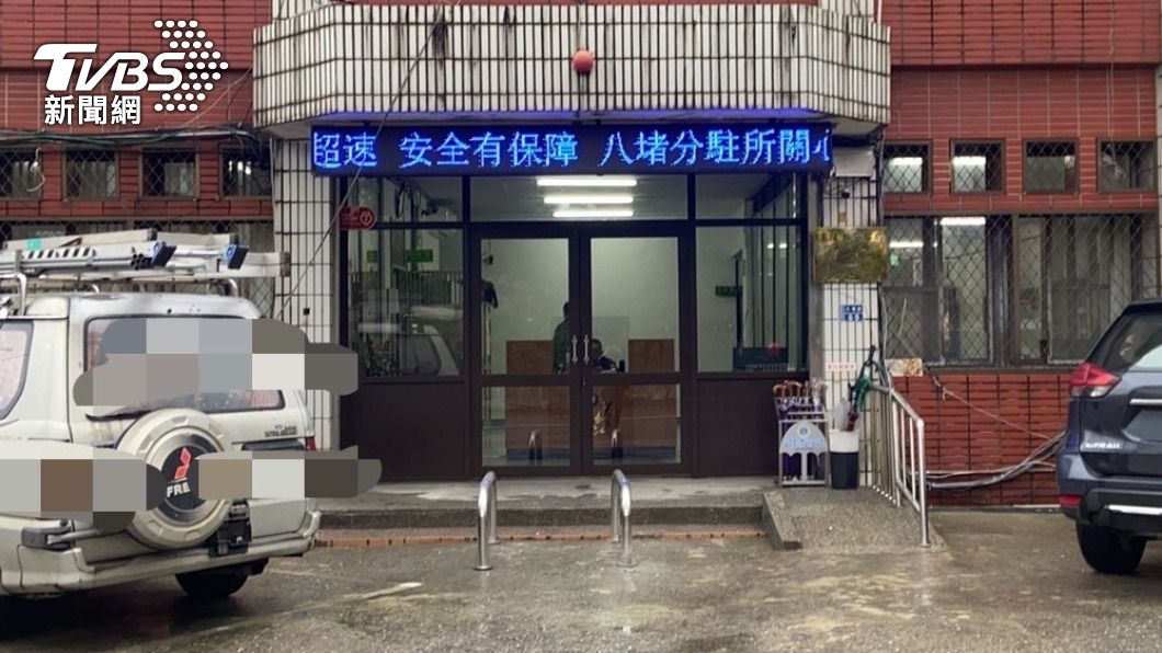 基隆警遭衝撞枉死 派出所加裝「2防撞鋼管」值班台放原處