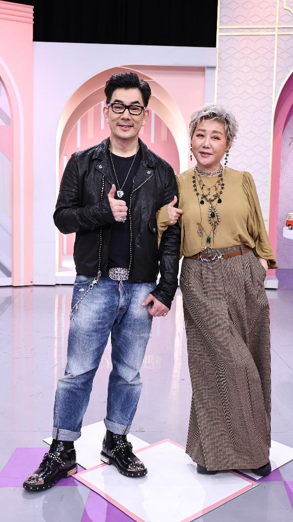 任賢齊(左)上藍心湄節目《女人我最大》。(圖/TVBS)