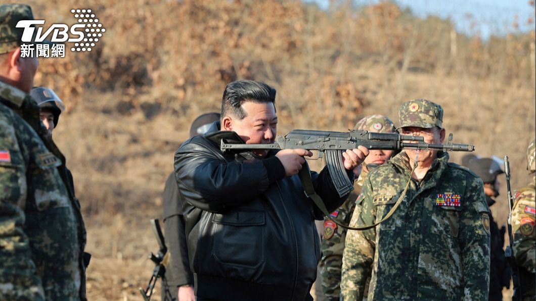 金正恩親自上戰場？赴西部前線基地視察　「舉槍瞄準」畫面曝