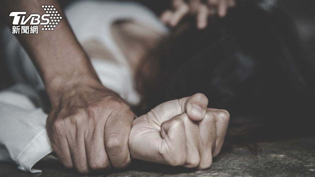 衣櫃突竄出裸男！宜蘭女被撲倒　遭逼張嘴「不吃就砍妳」