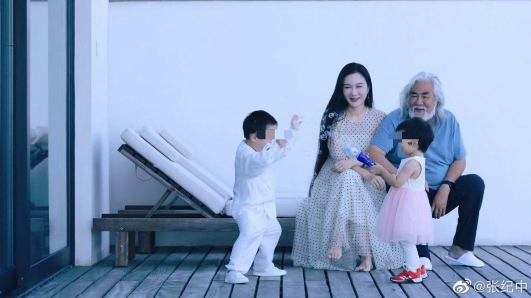張紀中和老婆育有1對子女,如今又做人成功。(圖/翻攝自張紀中微博)