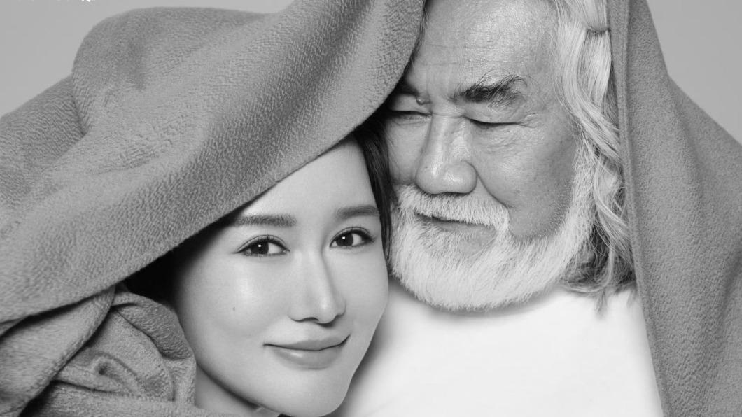 張紀中和第二任老婆杜星霖相差31歲,相當恩愛。(圖/翻攝自微博)