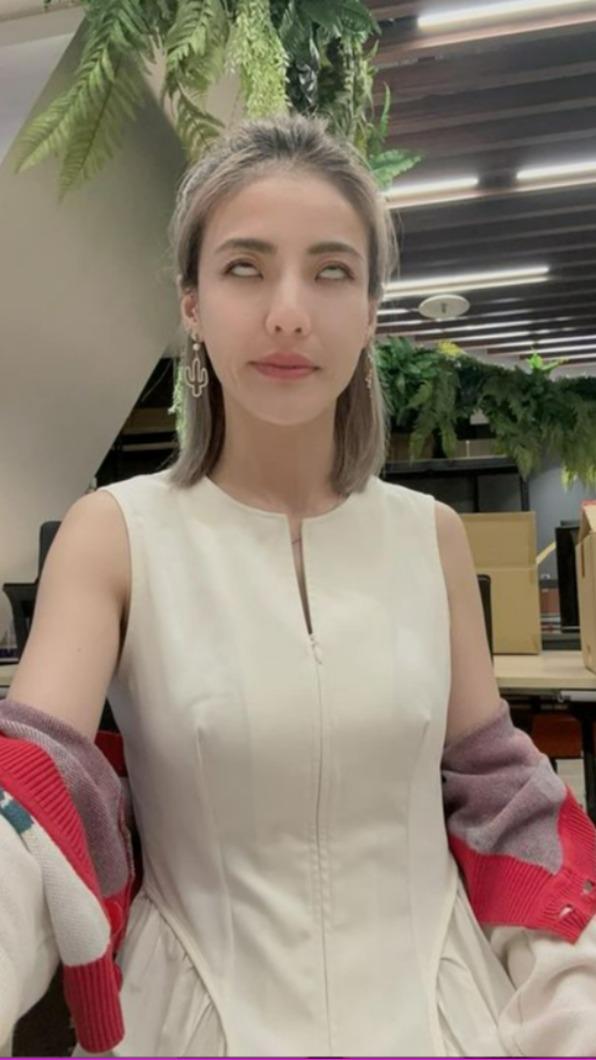 徐小可因這件衣服被檢舉。(圖/翻攝自徐小可IG)