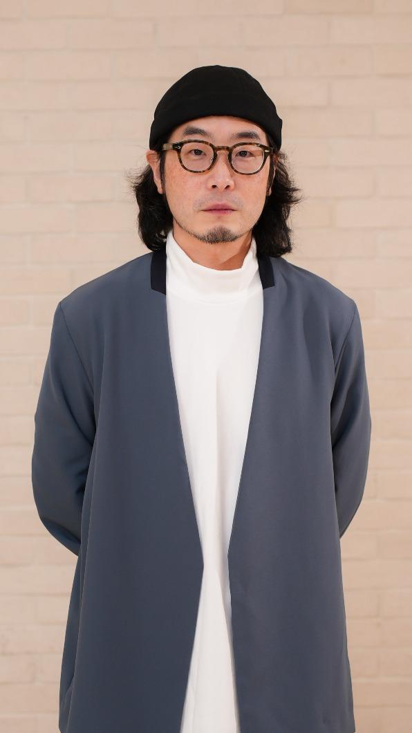 導演許富翔期望透過電影《有病才會喜歡你》,剖析當下躺平族的人生觀與愛情觀。(圖/紅杉娛樂提供)