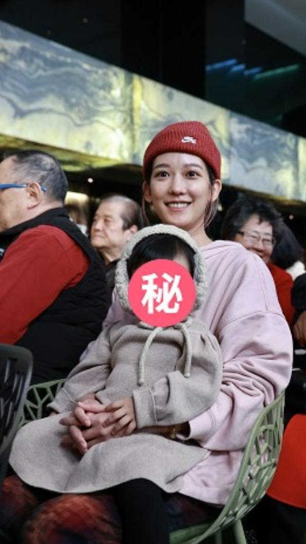 孟耿如和女兒玉米首度公開同框。(圖/黃城碩攝)