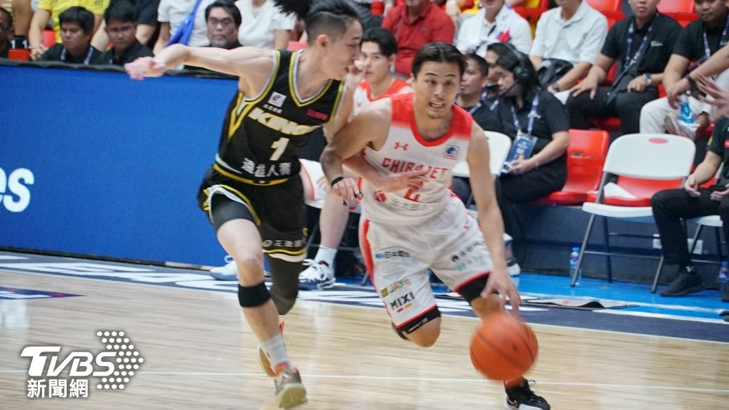 林書緯防守富樫勇樹。(圖/潘建樺攝)