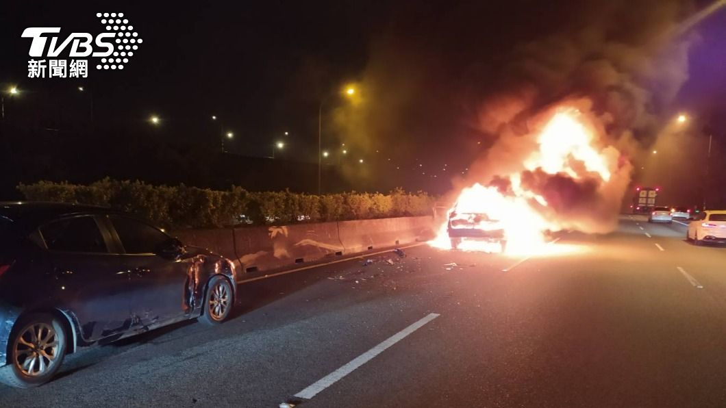 國道6車連環撞黑煙沖天 一車瞬間燒成火球