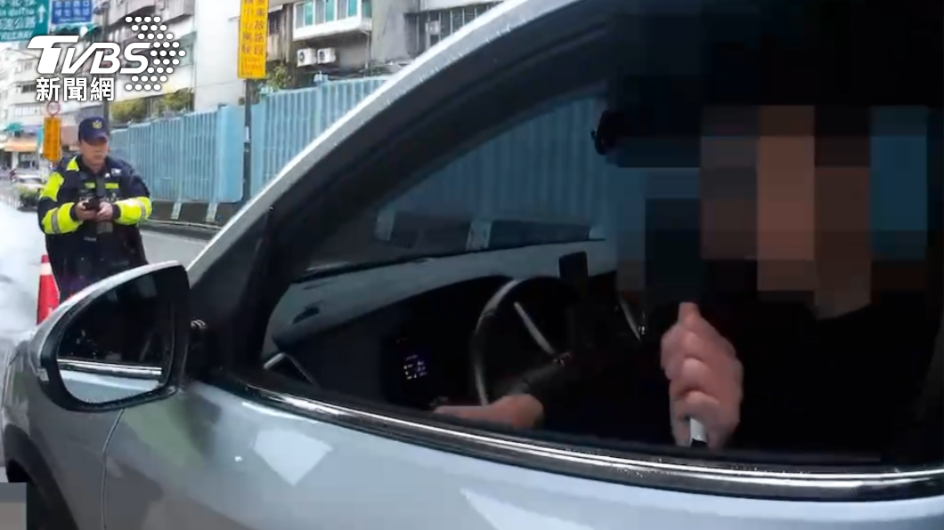 看到警察狂冒汗　無照男藏大量毒咖啡包辯：都我要喝