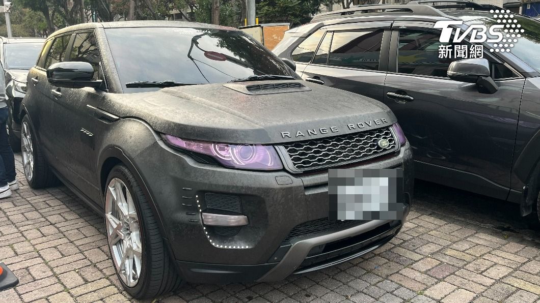 丟丟妹一車遭後車追撞。(圖/TVBS)