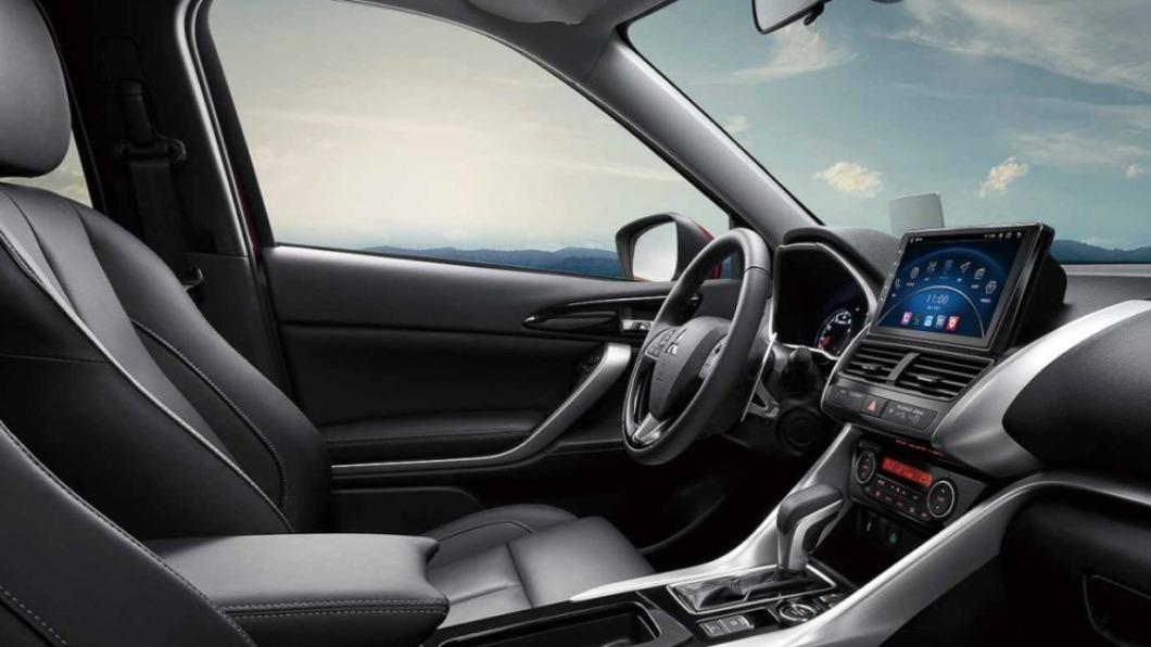 Eclipse Cross內裝配置具備銀黑元素。(圖/Mitsubishi提供)
