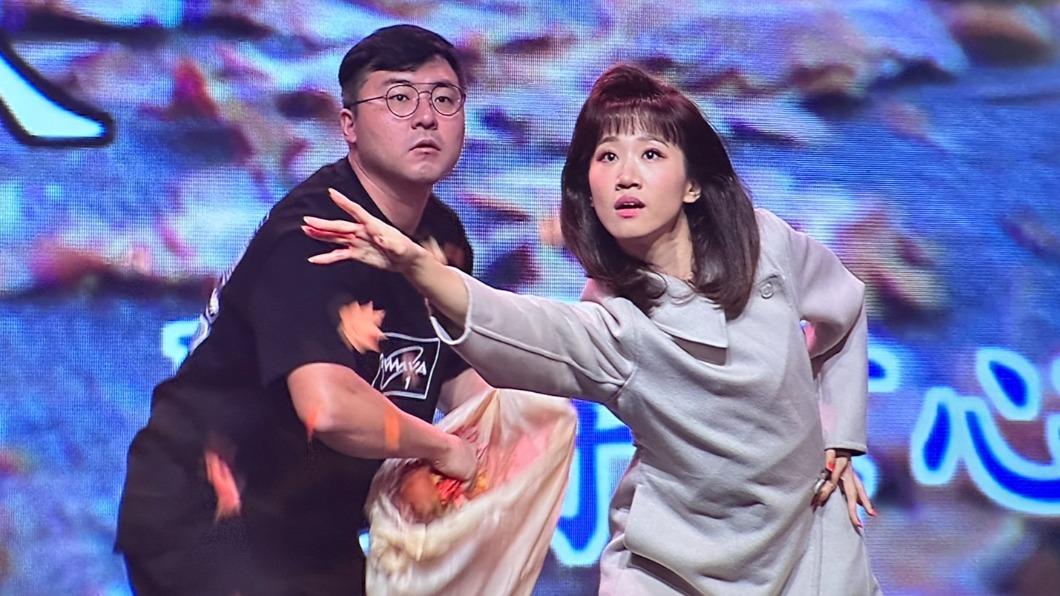 Lulu變身賣火財小女孩。(圖/翻攝自金狼獎)