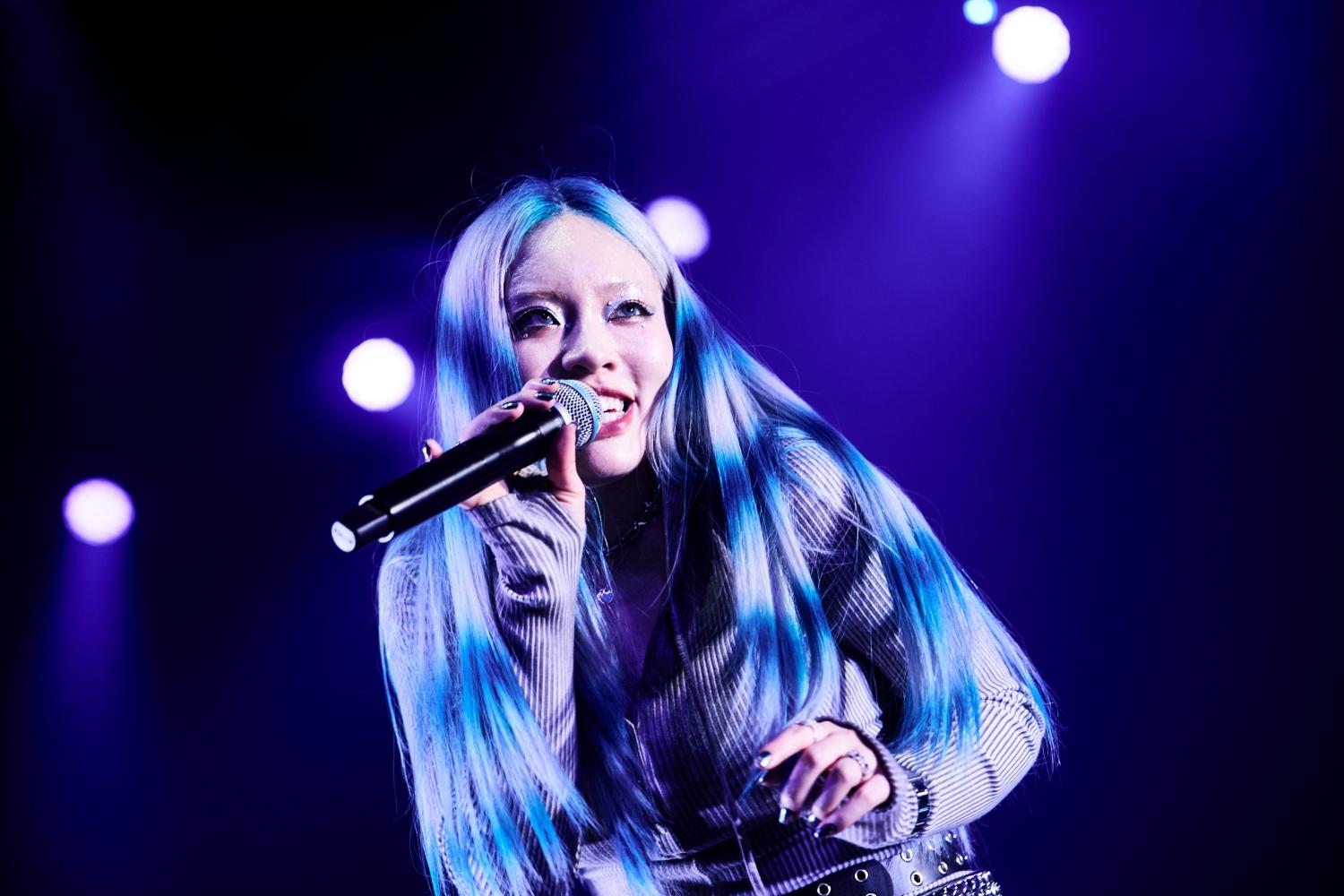 演出期間恰米娜不斷狂喊「我愛地瓜球」。(圖/大鴻藝術BIG ART、華納音樂提供)