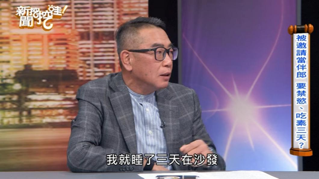胡孝誠當時跟女友分房,有三天睡在沙發。(圖/翻攝自新聞挖挖哇YouTube)