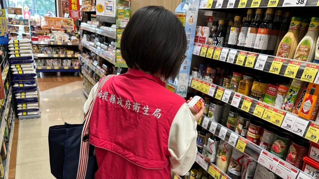 南投縣政府衛生局稽查畫面。(圖/翻攝自南投縣政府臉書)