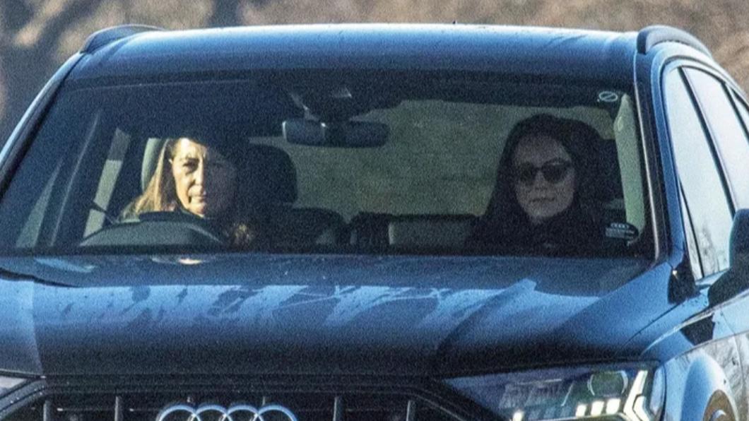 凱特王妃3月4日被拍到搭媽媽的車外出。(圖/翻攝自《TMZ》)