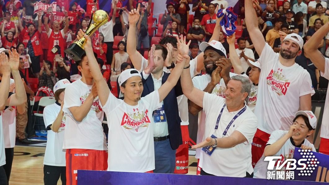 富樫勇樹獲頒MVP。(圖/潘建樺攝)