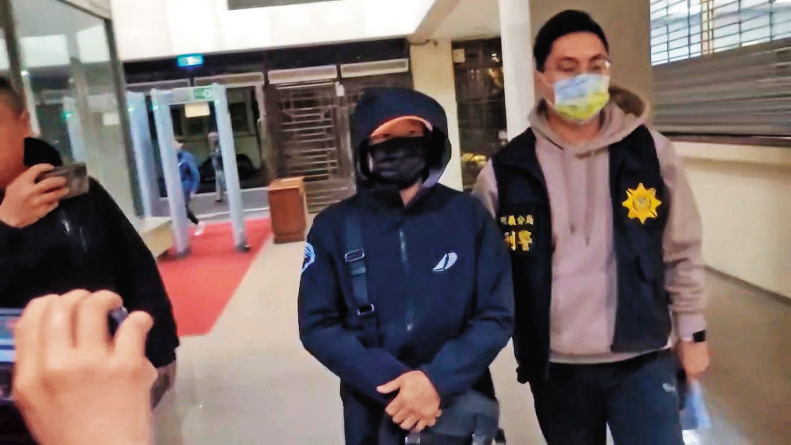 朱國榮去年就開始籌劃偷渡,由周哲男以1億元買下一艘遊艇停放在基隆八斗子。(圖/翻攝自鏡新聞)