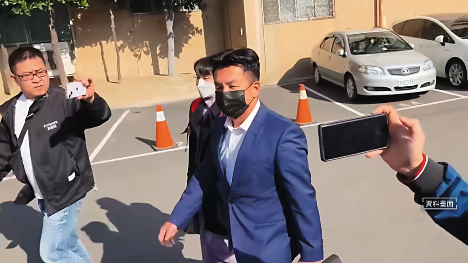 超跑達人周哲男(圖)負責安排朱國榮逃亡的國內陸路及出境海路,案發後因另涉掏空台中商銀遭收押。(圖/翻攝自鏡新聞)