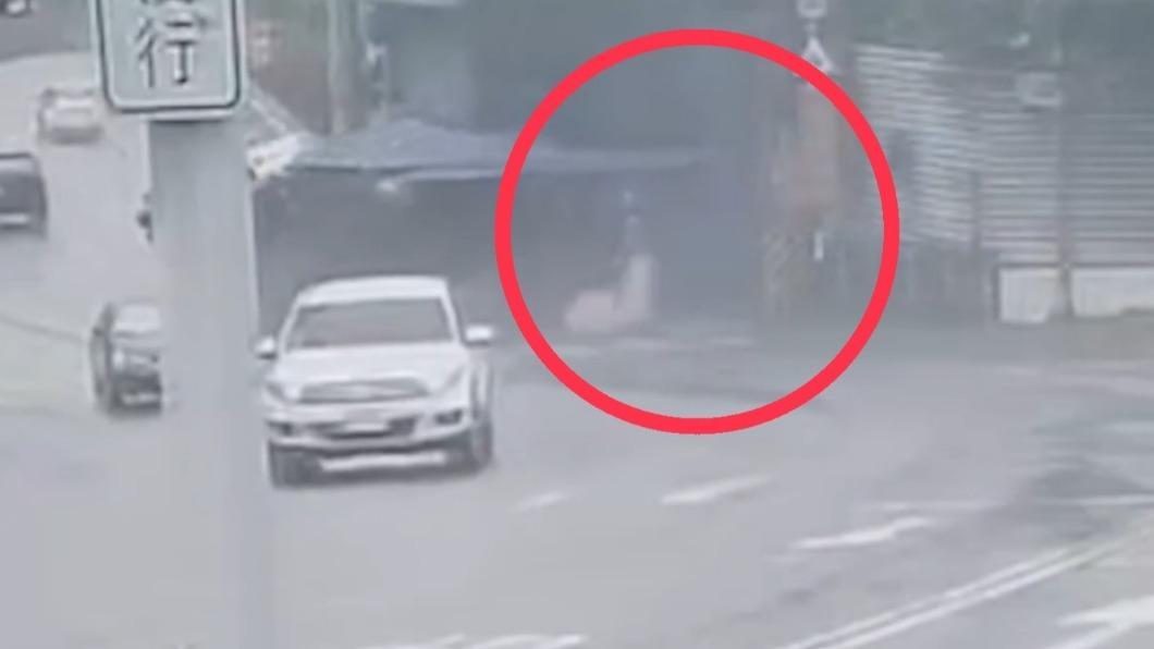 台中休旅車遭「液壓式重砸」驚悚畫面曝 司機過失重傷害罪送辦