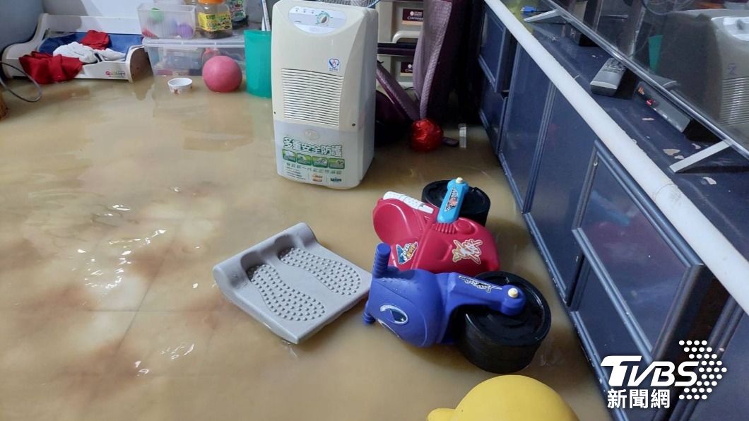 無言!住在山上還淹水 一早起床客廳已「淹水8公分」原來是....