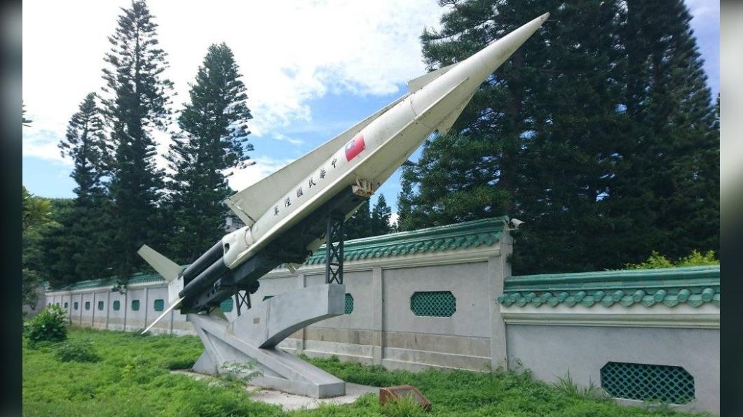 目前澎湖軍人公墓旁仍有一枚佇立的勝利女神飛彈。(圖/翻攝自台灣退役武器展示公園)