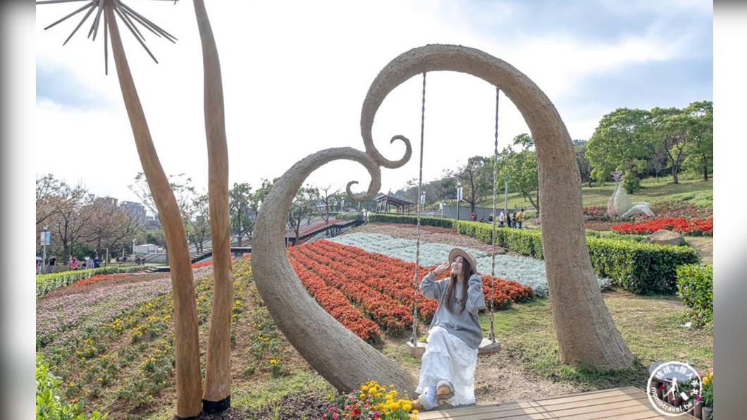 北投社三層崎公園用9萬盆花草,打造出繽紛坡地花海。(圖/桃桃's旅人手札提供)