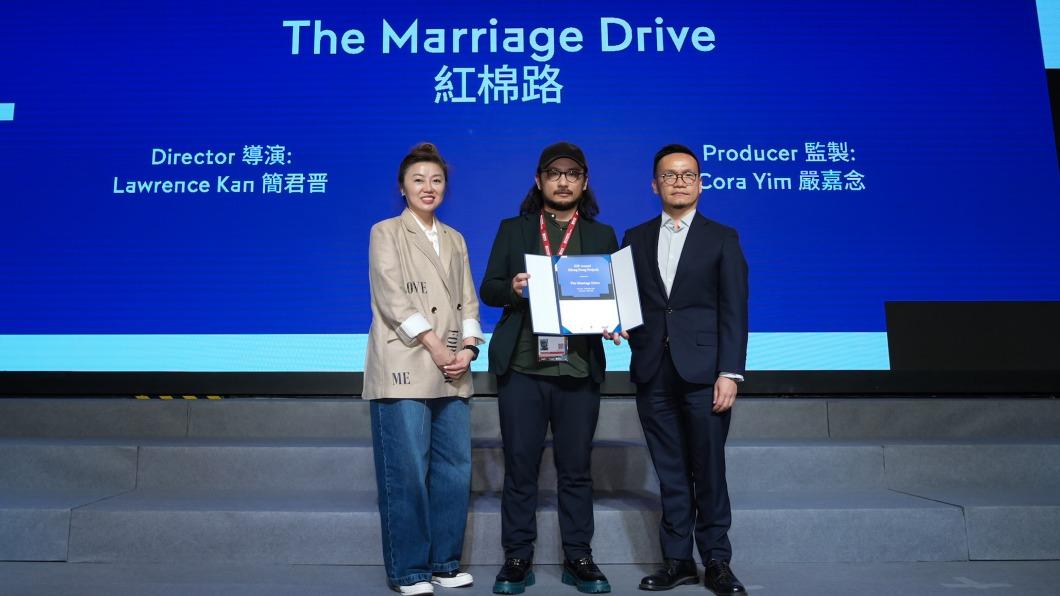 監製嚴嘉念(左起)與《白日之下》導演簡君晉、創意香港助理總監兼香港電影發展局秘書長麥聖希。(圖/S11提供)