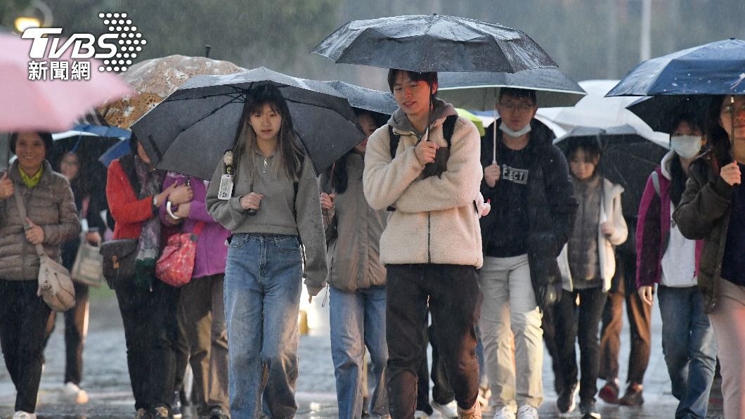 冷氣團餘威超凍!明晨跌破10度 北東「雨彈開炸」時間曝