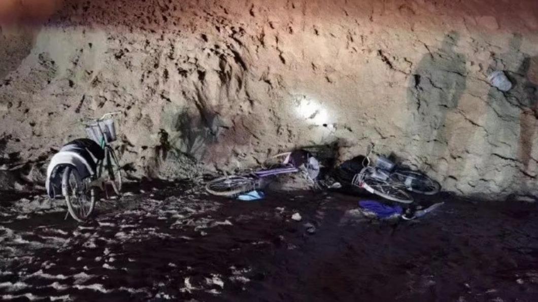 陸3男童結伴出遊消失!隔天「沙丘中找到」 全遭活埋窒息慘死