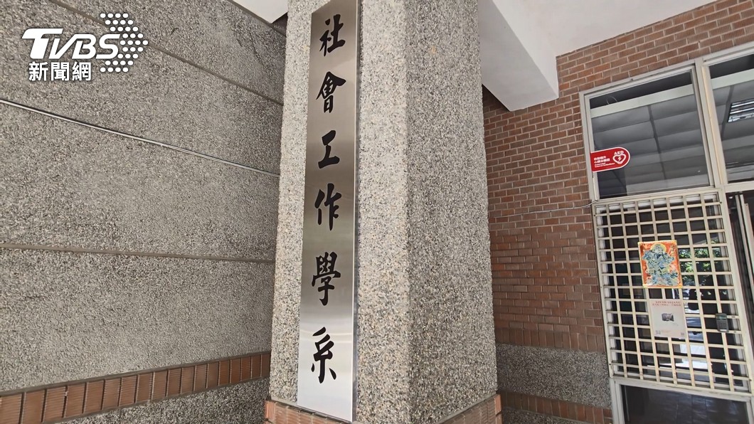 見她上銬不忍了...社工嘆「集體創傷日」!作家怒批:未審先判