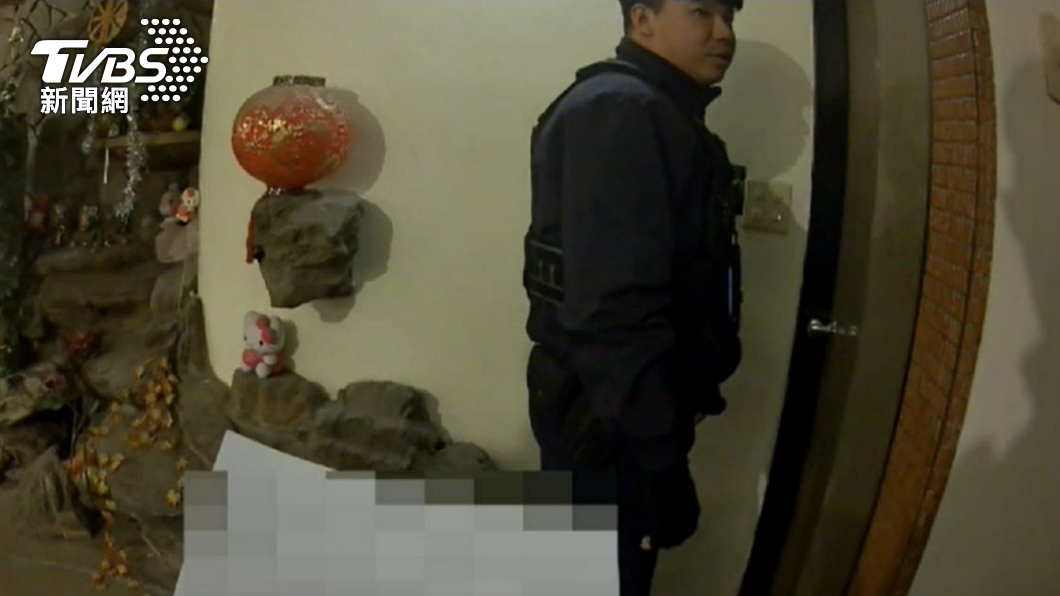 員警到旅館內查訪。（圖/TVBS）