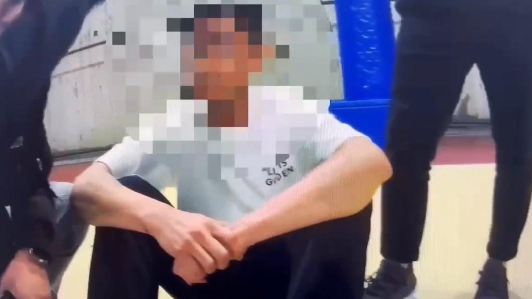 警方在蘆洲一座籃球場鎖定伍嫌,經詢後坦承犯案。(圖/中正一分局提供)