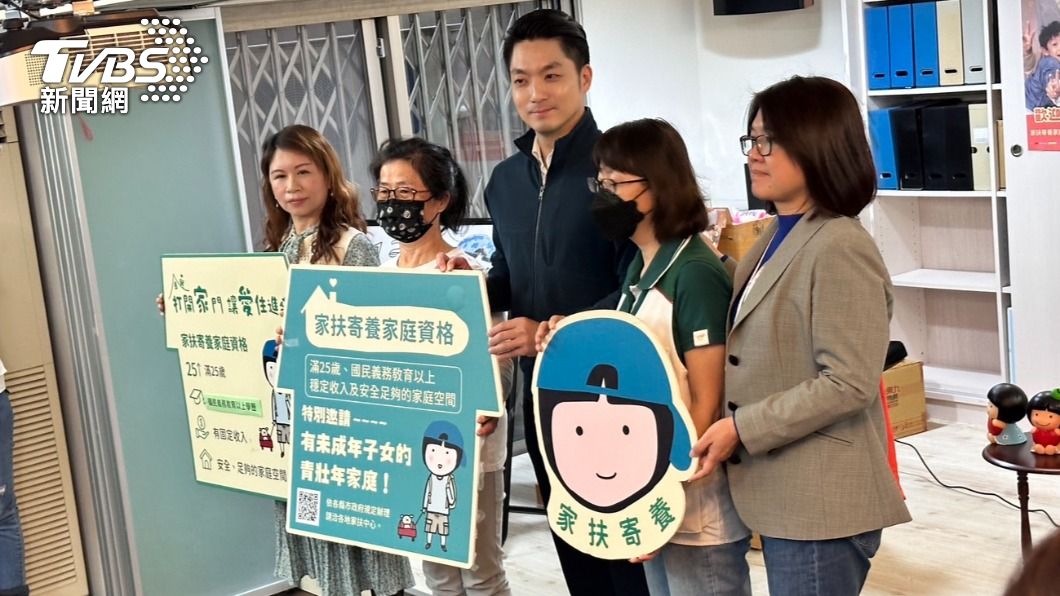 台北市長蔣萬安、北市府社會局長姚淑文今(13)日參訪台北家扶中心中正服務處。(圖/林至柔攝)