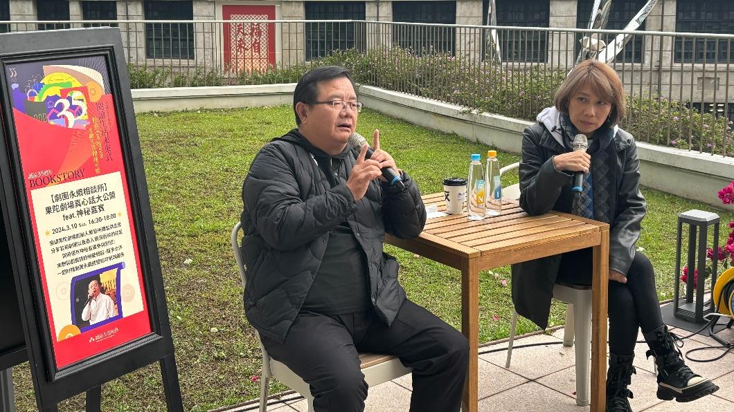 果陀劇場藝術總監梁志民(左)與春河劇團團長朗祖筠(右)。(圖/果陀劇場提供)