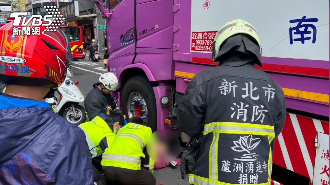 新北死亡車禍!八旬婦穿越馬路 大貨車「視線死角」輾斃