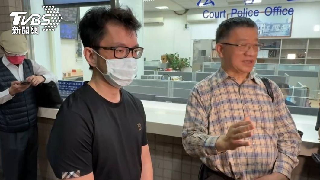 高雄地院當庭釋放津棧負責人李彥廷。(圖/TVBS)