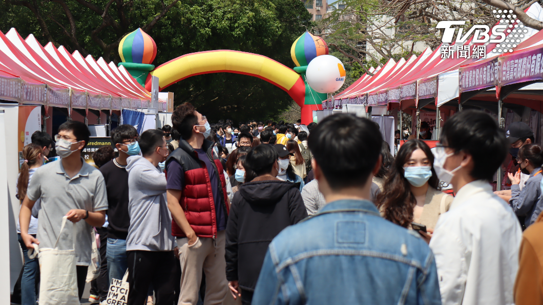 新鮮人應徵AI職缺人數年成長46% 科技業最歡迎