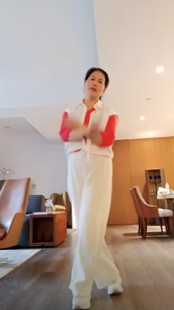 楊阿姨曾意外曝光大S家內部。(圖/翻攝自小楊阿姨抖音)