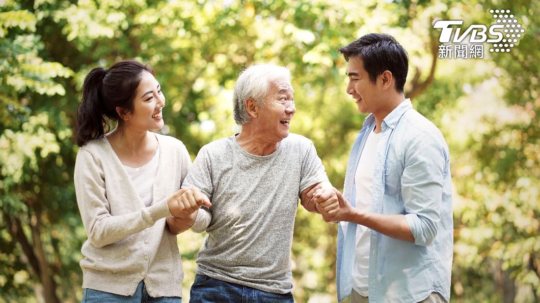 社工師以人性尊嚴為核心價值。(示意圖/shutterstock達志影像)