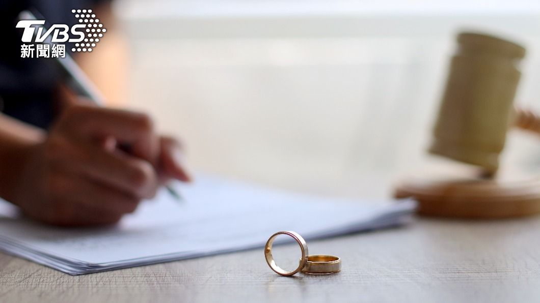 這名人妻最終選擇與丈夫離婚。(示意圖/達志影像shutterstock)
