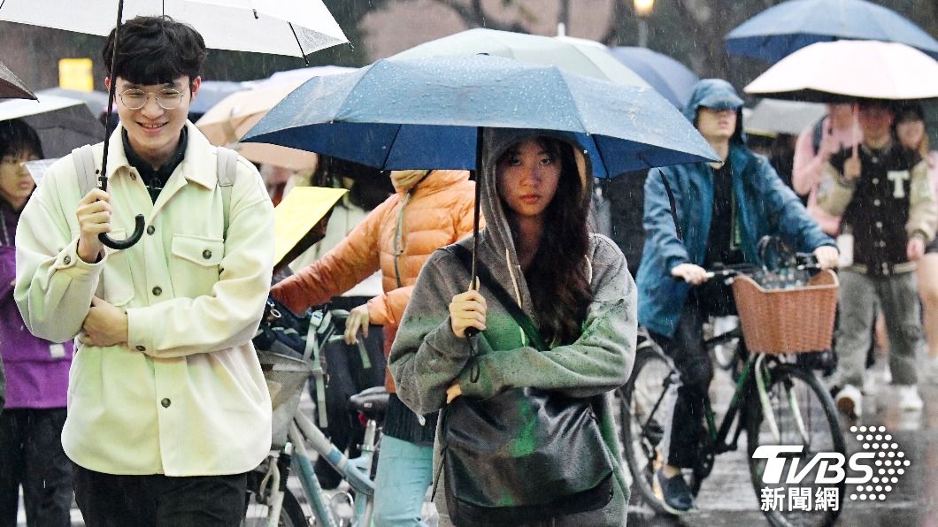 「2波鋒面+西南風」水氣足!暴雨狂襲全台 還要再下7天